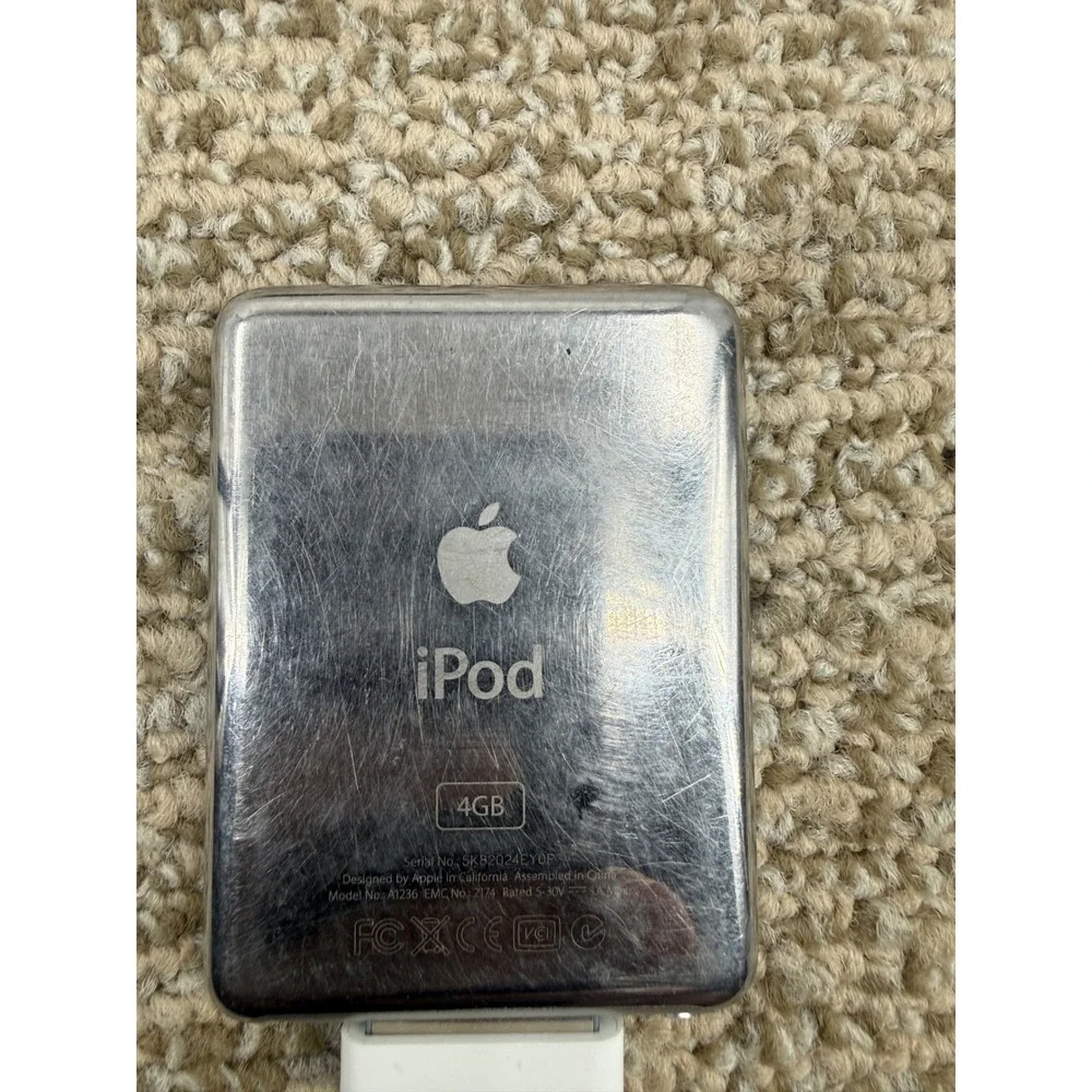 Apple iPod Nano 3rd Generation 4GB Silver A1236 Bad Battery